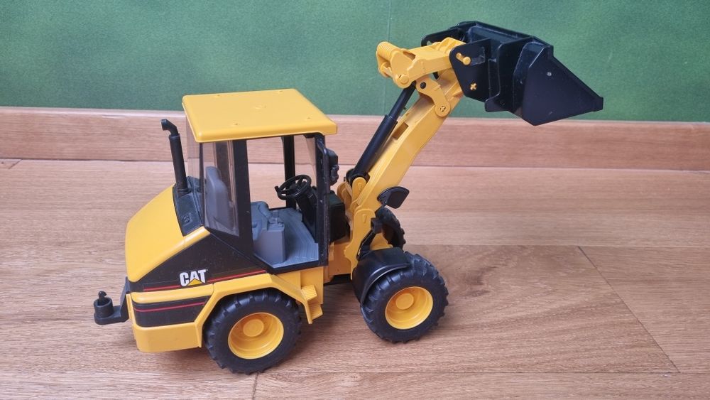 Ładowarka kołowa Caterpillar CAT Bruder