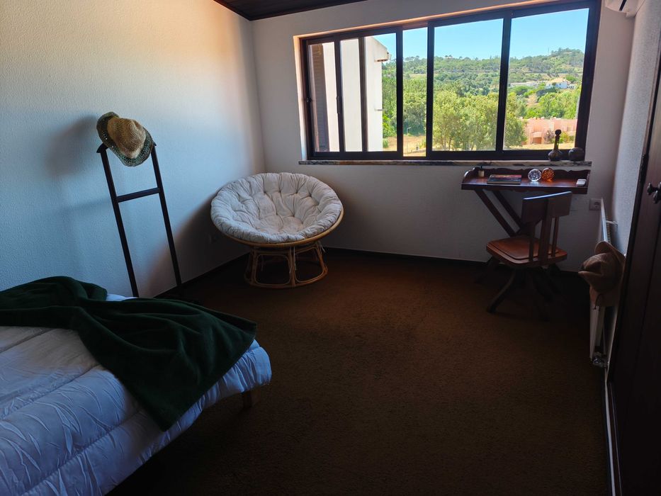 Quarto Premium em Óbidos – A 2 Minutos da Escola Josefa de Óbidos!