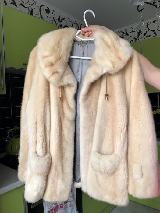 Продам шубу натуральную , норка