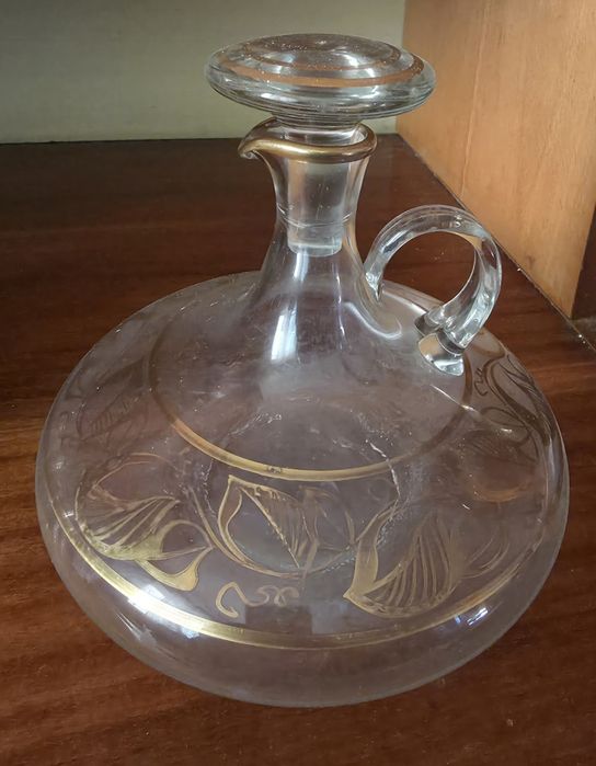 Zabytkowy szklana karafka