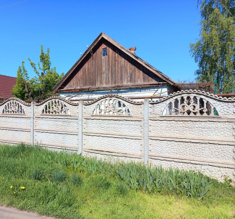 Продам дом на 4 ЗАРІЧНОМ.