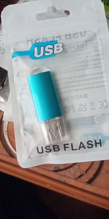 Флешка з музикою