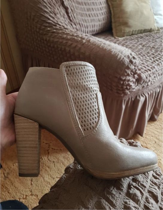 Черевички на каблуку