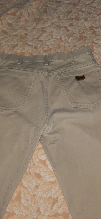 Джинсы б/у Wrangler белые.