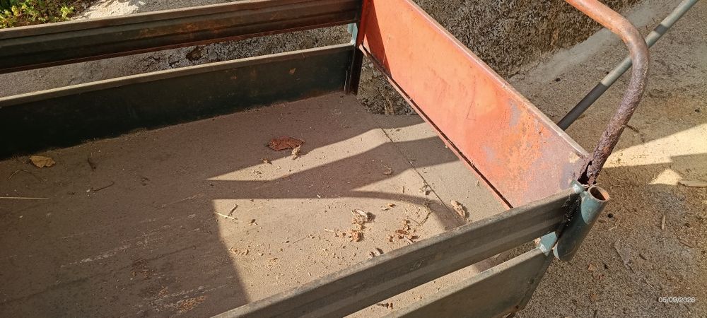 Carrinho de Mão de Duas Rodas / Atrelado Manual – Robusto e Reforçad