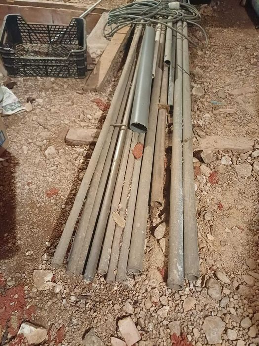 Sobras de materiais de construção civil