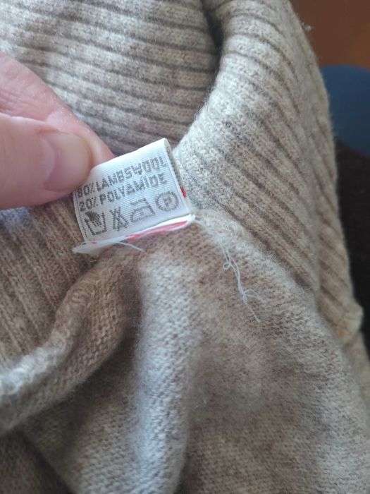 Sweter z golfem.