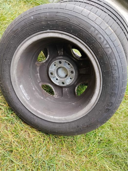 Pneus 155/70R13 (25€ o par)