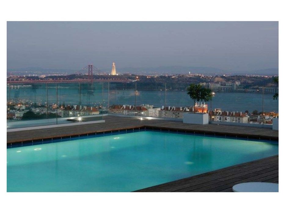 Apartamento T4 para venda no edifício Sky Restelo