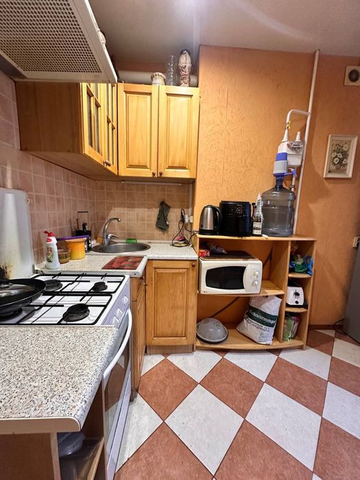 Продам 3 ком квартира  косметический ремон