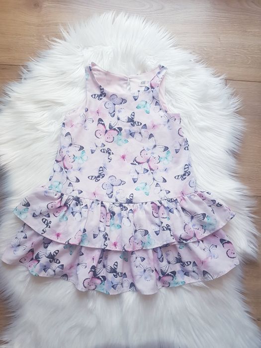 Sukienka dziewczęca w kolorowe motyle z rozkloszowanym dołem marki H&M rozmiar 104cm Wiek 3/4lat