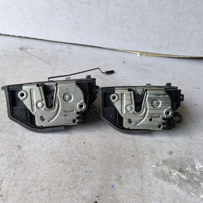 Zamek drzwi lewy przód Europa 7 pinów BMW E60 E61 X5 e70  e83 x3