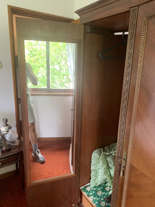 Conjunto de Quarto Clássico em Madeira – Elegância e Qualidade