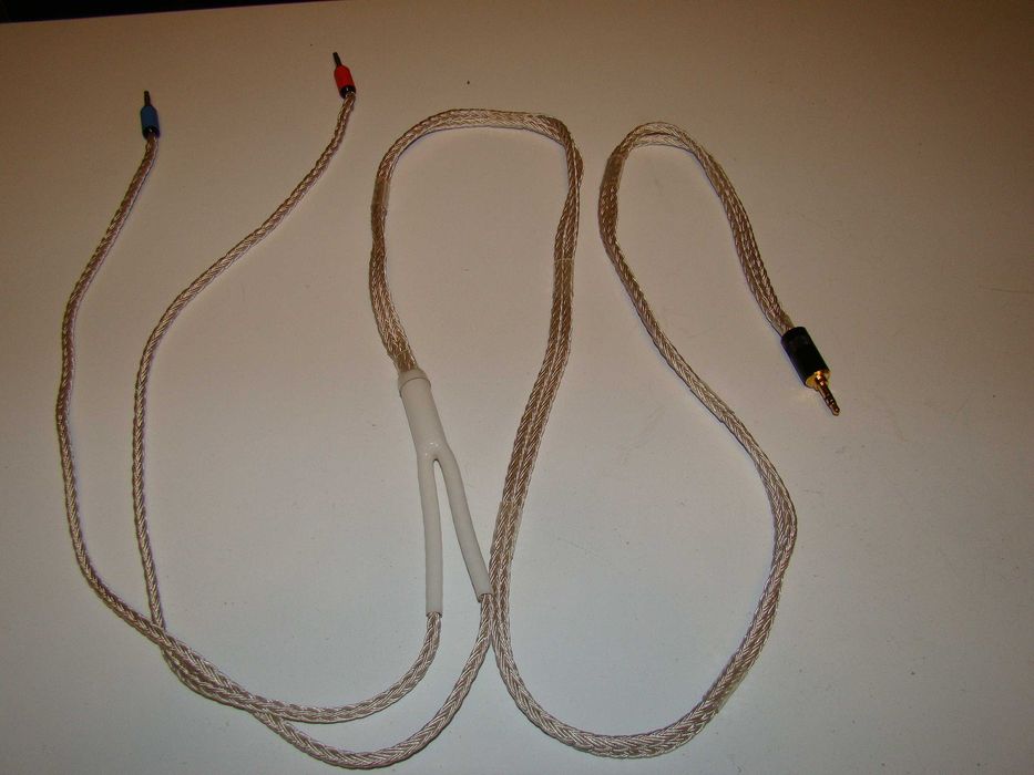 Провода для наушников продвинутого типа/посеребреный/. Y образный