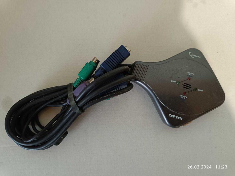 KVM-перемикач Gembird CAS-241C робочий в гарному стані за гарною ціною