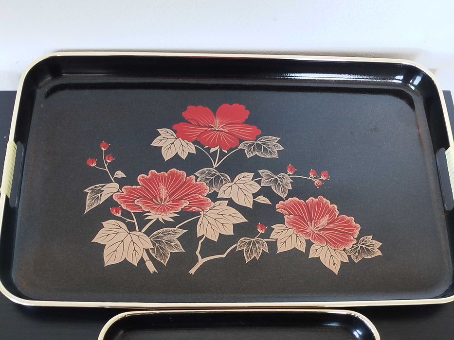 2 tabuleiros em forma de retângulo e outro em forma de quadrado