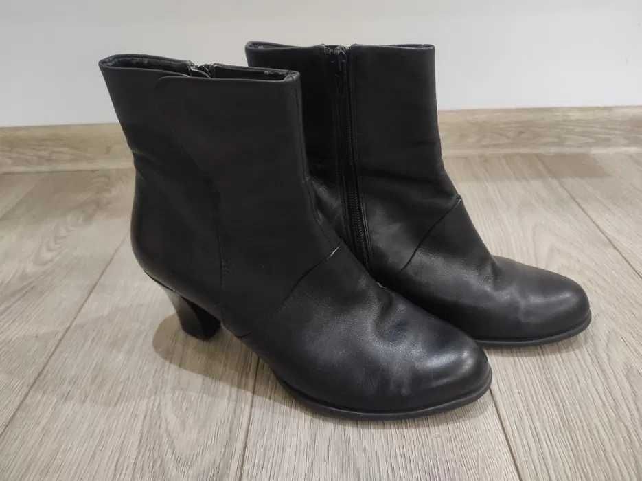 Clarks, botki damskie ze skóry, rozm. 39,5 (6)