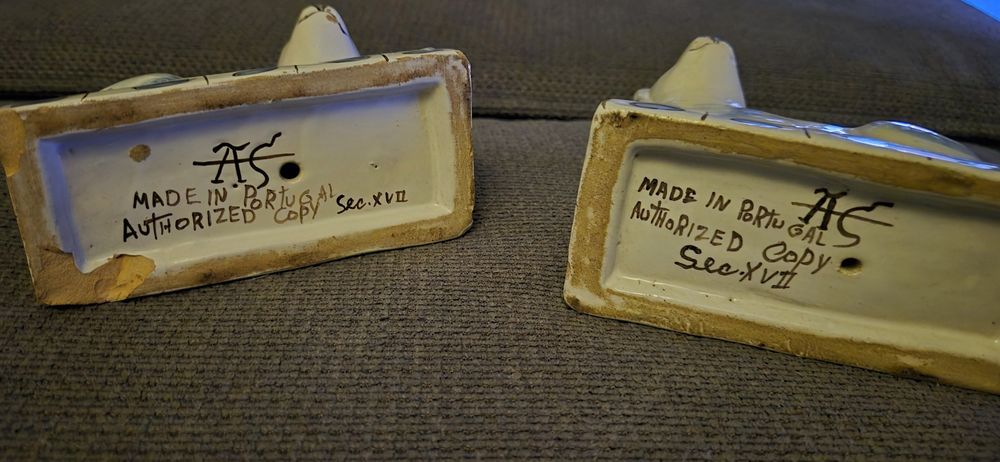 Par de cães em cerâmica portuguesa