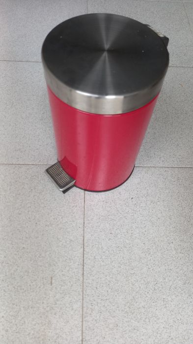 Balde para lixo com pedal