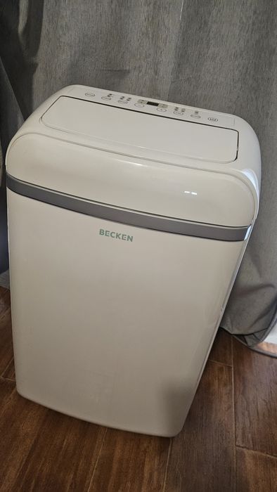Ar Condicionado e Aquecedor Portátil BECKEN BAC4255 (23 m² - 12000 BTU