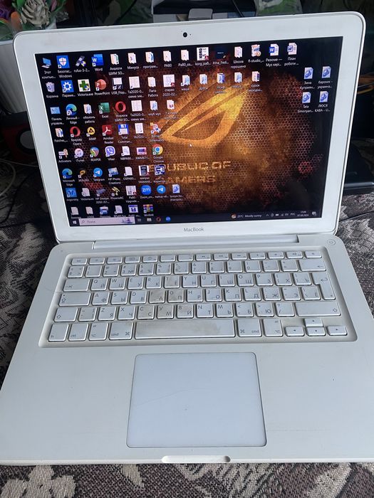 Macbooc 2010 повнітю робочий