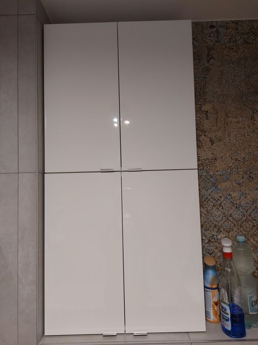 2 szafki łazienkowe. Wysoki połysk