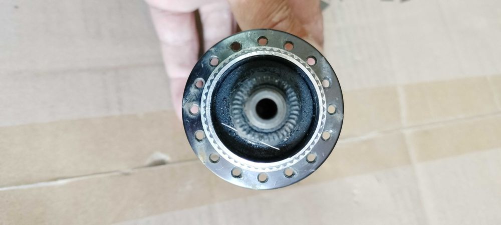 Piasta tylna na tył Shimano DEORE na 32 szprych