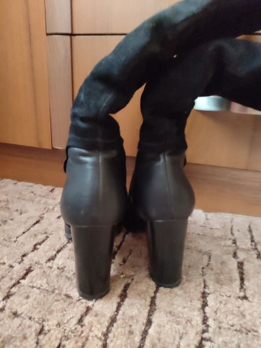 Продам жіночі сапоги на каблуках