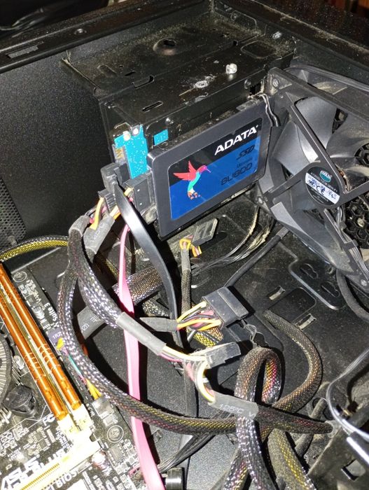 Computador torre da ASUS