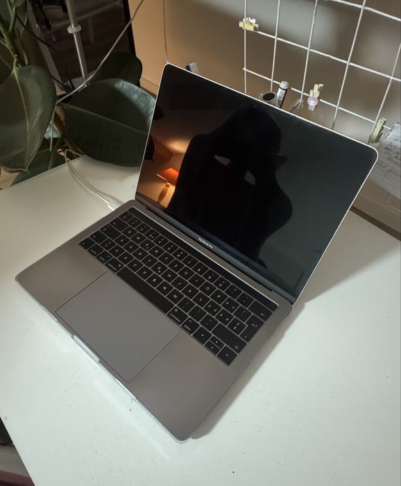 MacBook Pro 13” (2016, Intel Core i7, 16 ГБ ОЗУ, SSD 1 ТБ)