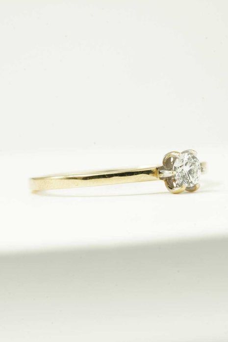 Złoty pierścionek z brylantem 14K 1.15g