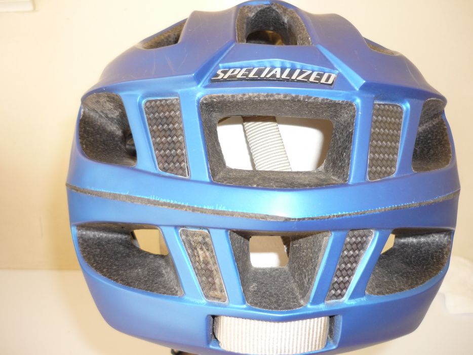 Kona Coiler e Capacete Specialized