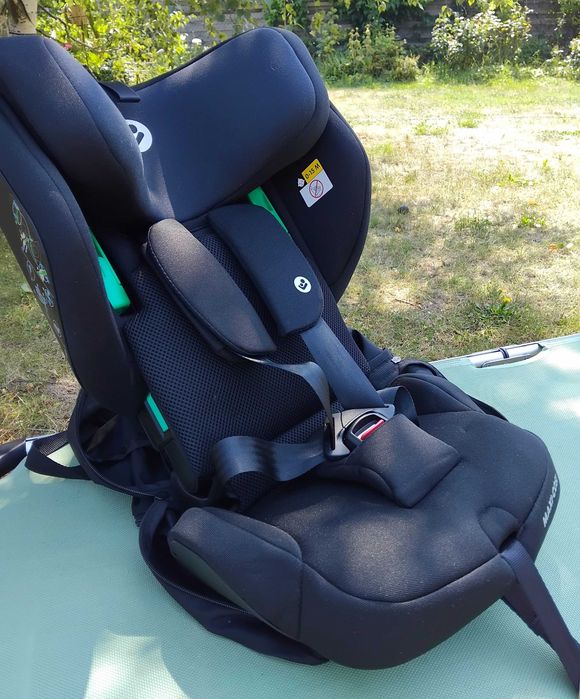 fotelik samochodowy Maxi Cosi Nomad Plus  i-Size przenośny w torbie podróżnej