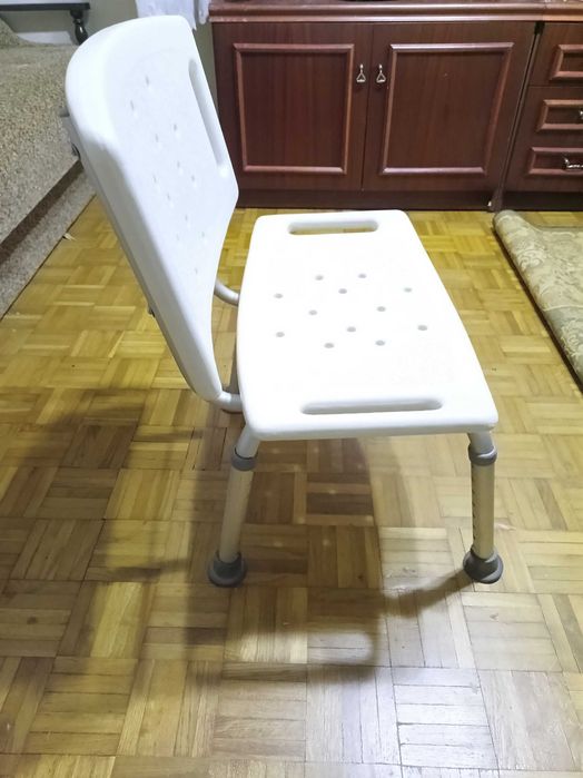 Krzesło prysznicowe z oparciem / SPRAWNE / taboret z oparciem