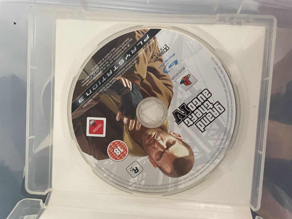 Jogo GTA quatro pouco usado em bom estado