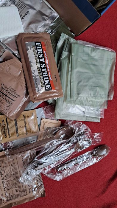 Komponenty racji żywnościowych prawie 3kg napoje kuchenki akcesoria