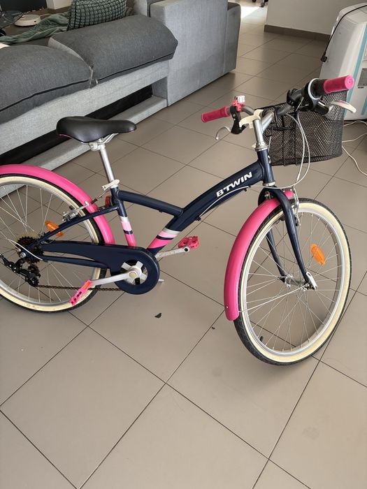 Bicicleta BTWIN aro 24 com cesto e mudanças