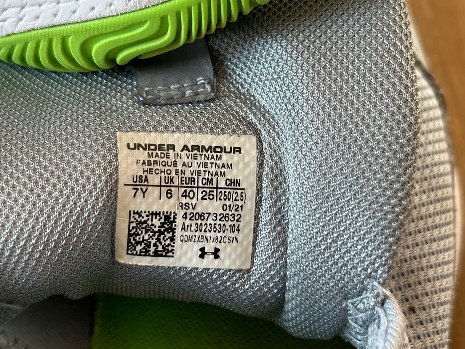 Buty do koszykówki Under Armour Curry GS 3Z5 jr r. EUR 40