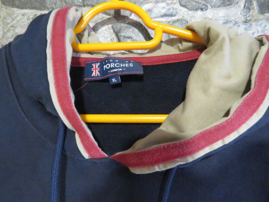 sweat Lions of Porshes