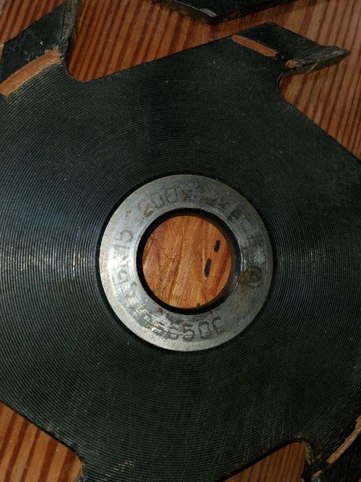 Електродвигун з шпинделем під фрези