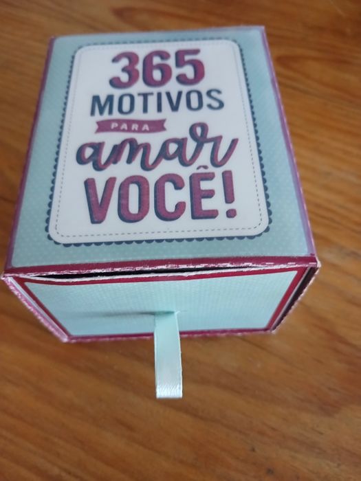 Caixa em cartão '365 motivos para amar você'