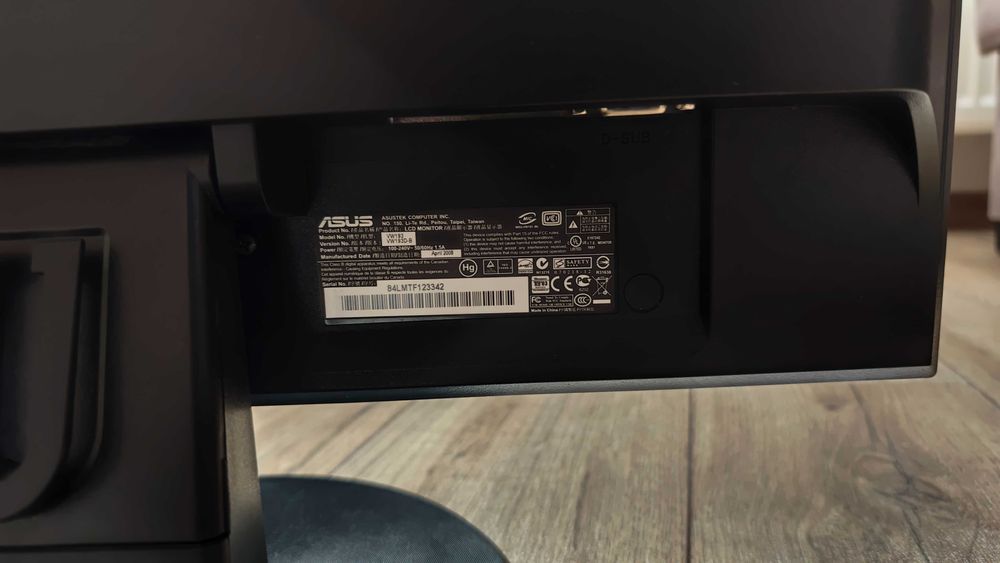 Monitor 19 cali ASUS VW193 1440x900