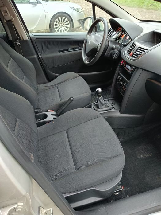 Peugeot 207 1.4 8v ładny