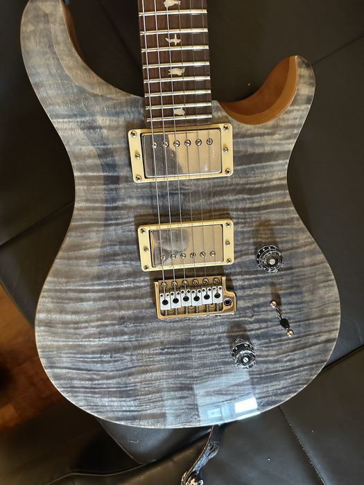PRS SE Custom (Captadores Dimarzio Air Classic)