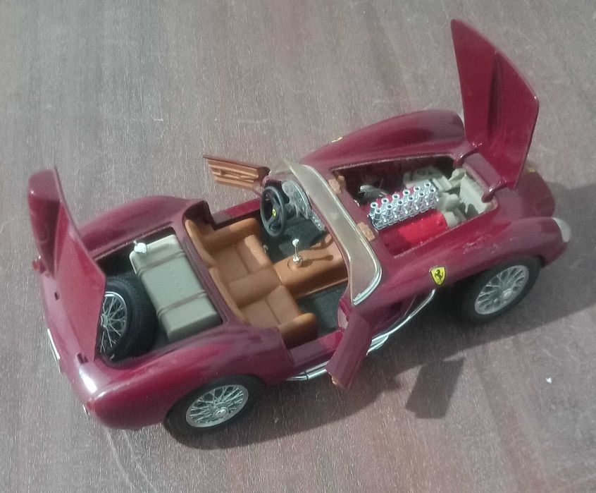 Miniatura ferrari escala 1.18