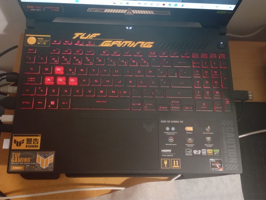 Portátil Gaming + Monitor 144Hz + Base refrigeradora da Cooler Master