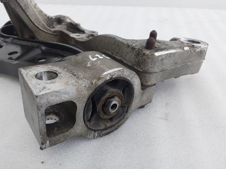 Braço de suspensão frente esquerdo VOLKSWAGEN Golf V (1K1)