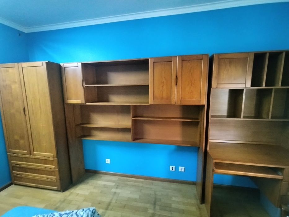 Mobília de quarto em pinho macisso