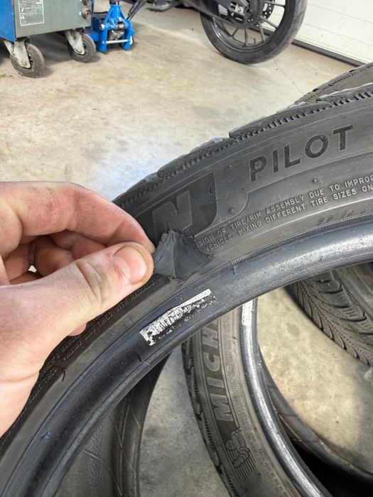 225/40/18 Michelin Pilot Alpin 5