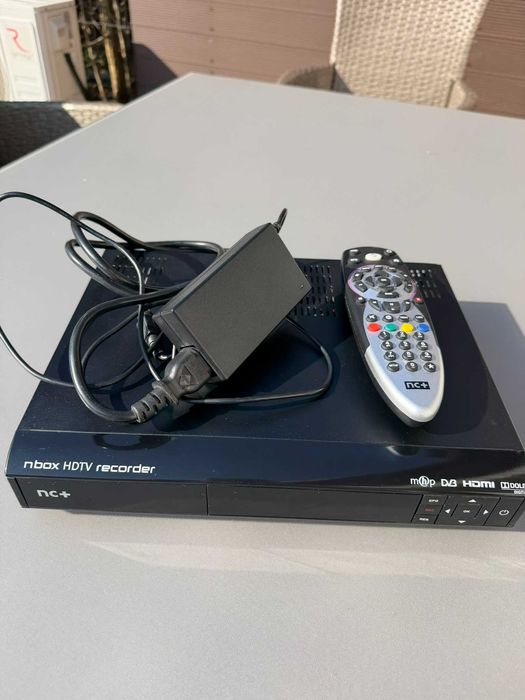Dekoder telewizji satelitarnej Nbox - czarny.